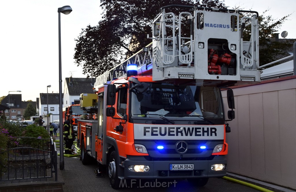 Feuer 2 Vollbrand Reihenhaus Roggendorf Berrischstr P035.JPG - Miklos Laubert